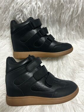 Universal Thread Aelin Sneakers, NWOT